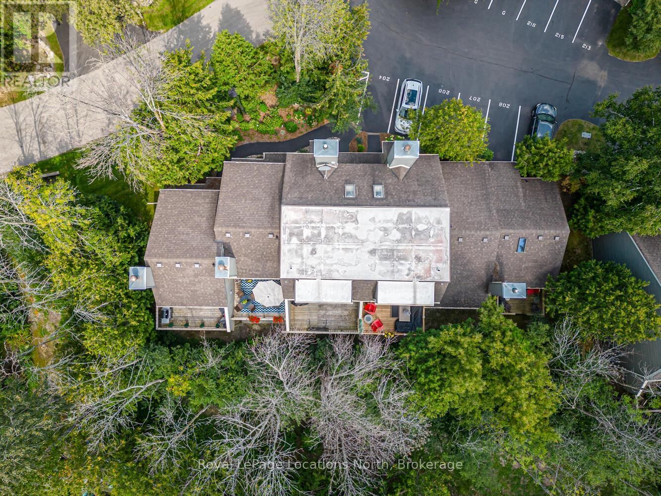 207 ESCARPMENT CRESCENT Image 7