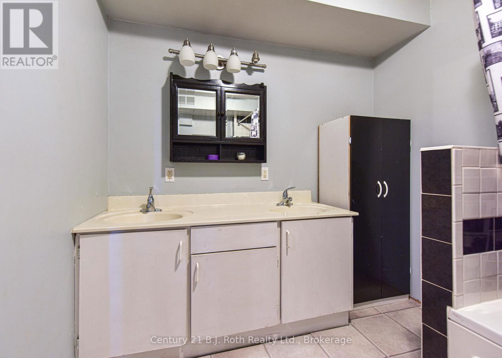 5135 SIDEROAD 25 Image 35