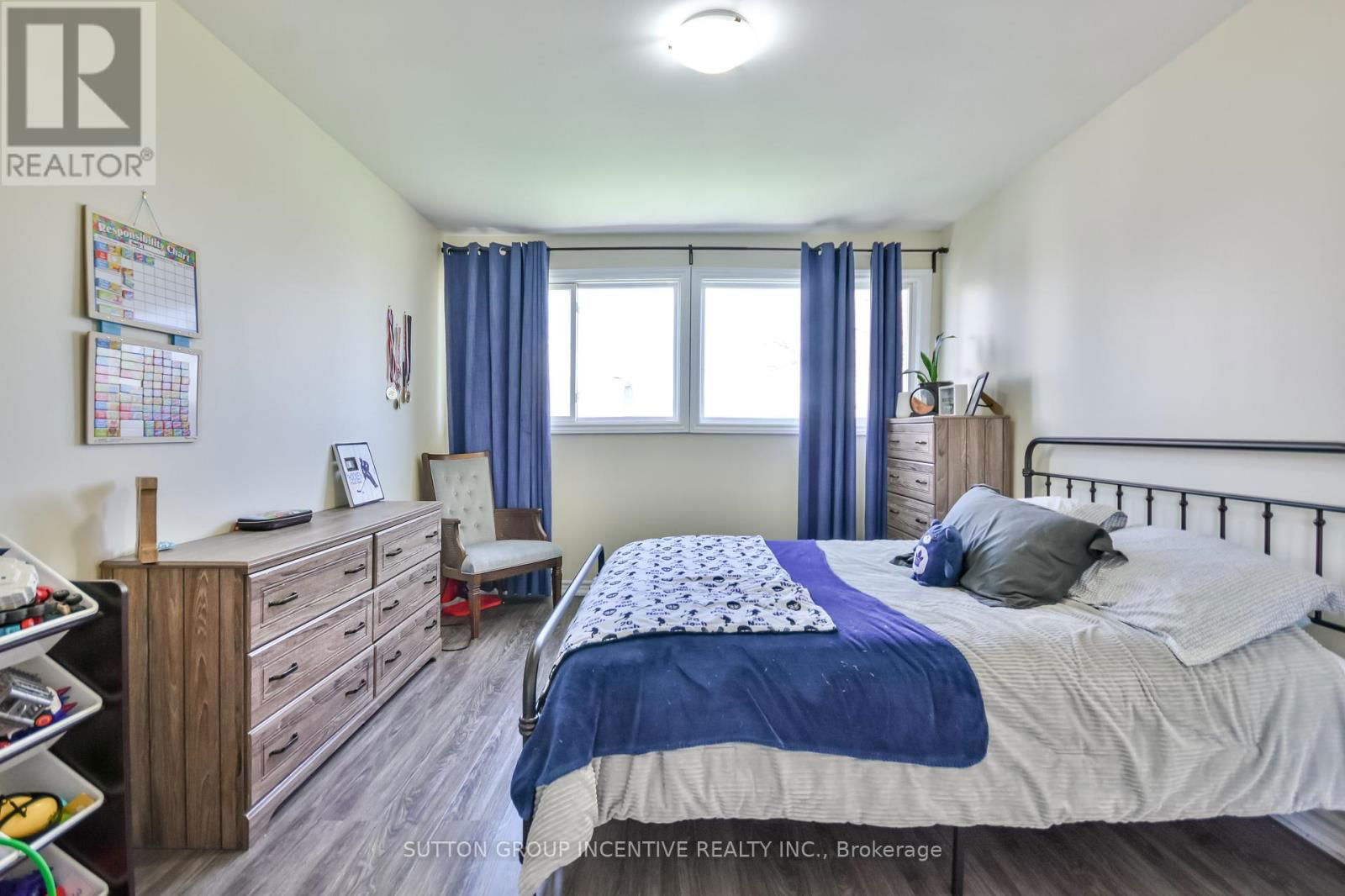 39 - 12 LANKIN BOULEVARD Image 10