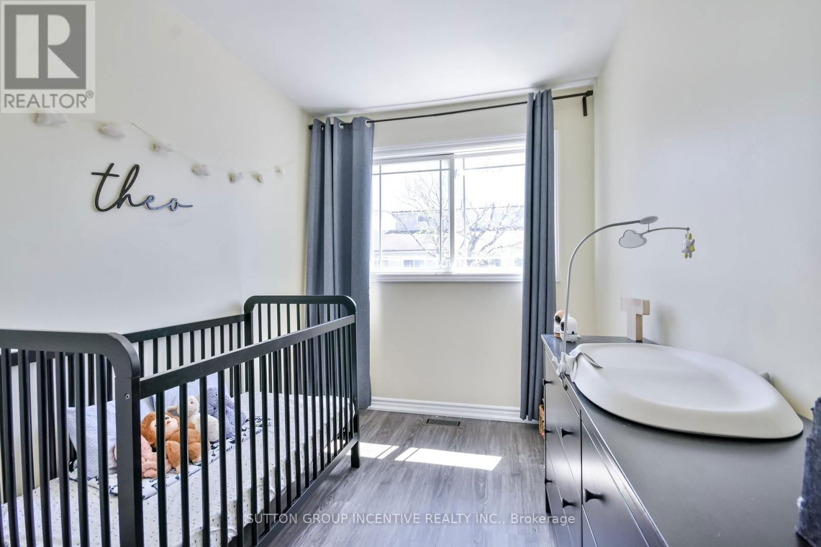 39 - 12 LANKIN BOULEVARD Image 11