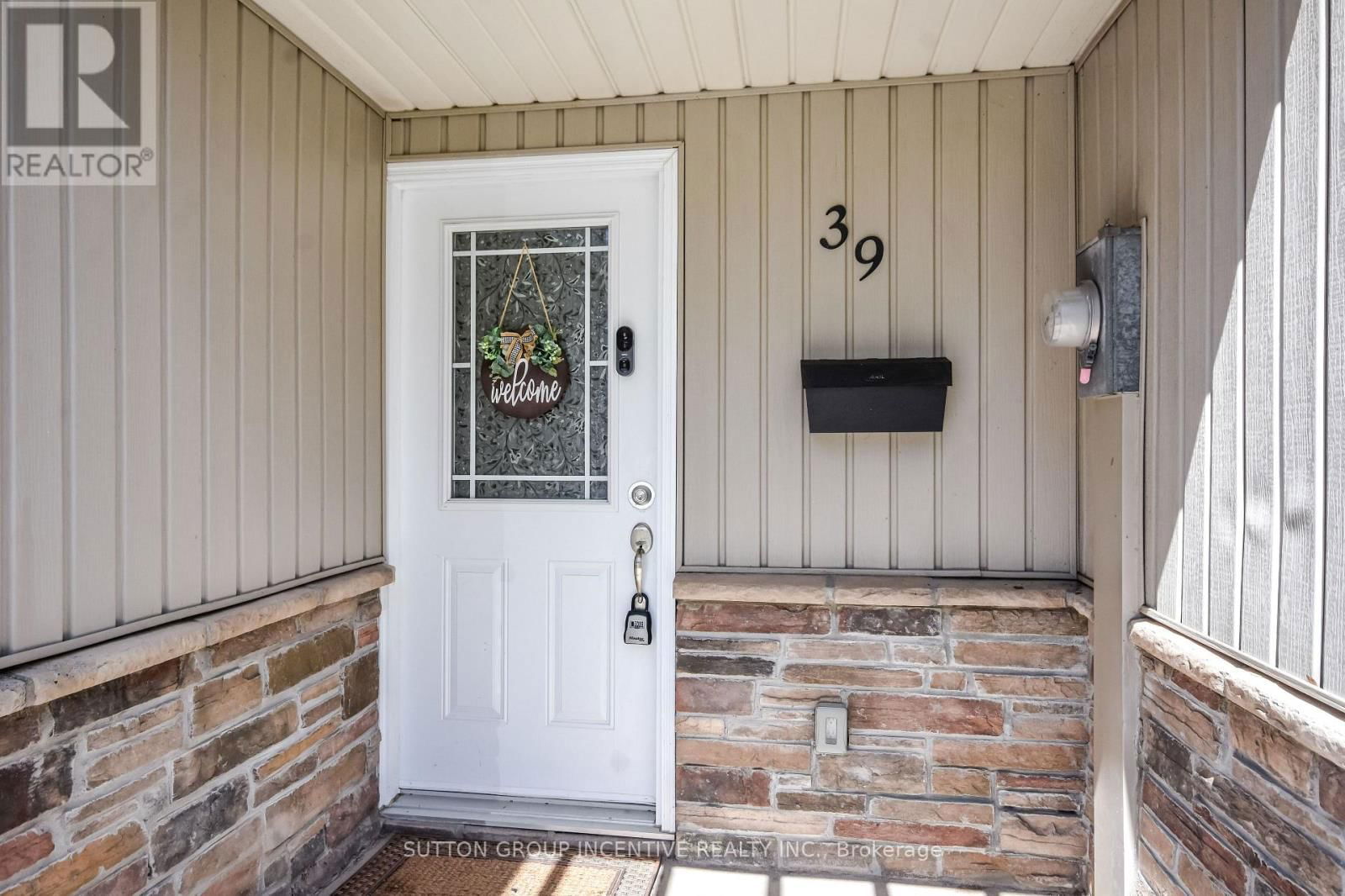 39 - 12 LANKIN BOULEVARD Image 2