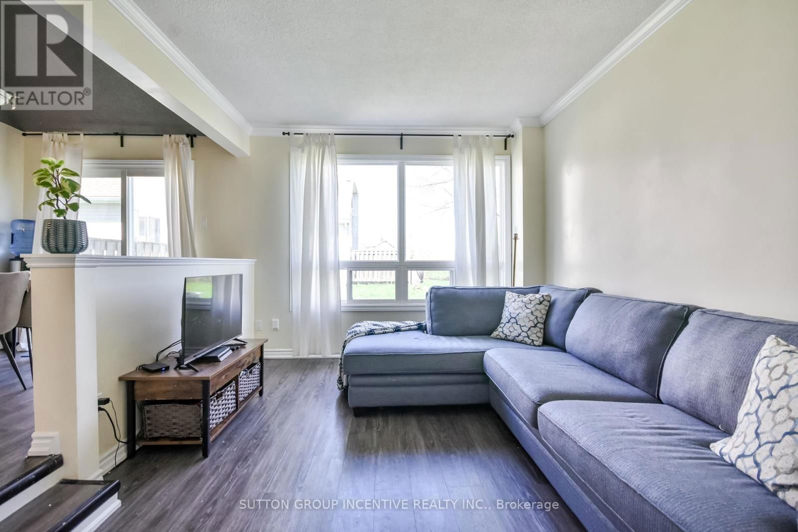 39 - 12 LANKIN BOULEVARD Image 4