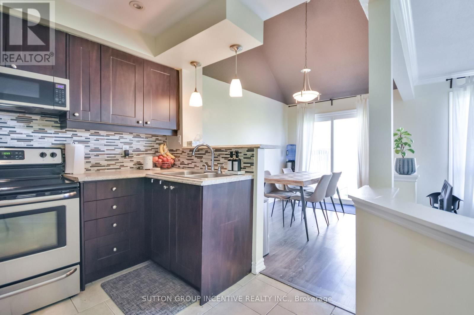 39 - 12 LANKIN BOULEVARD Image 6