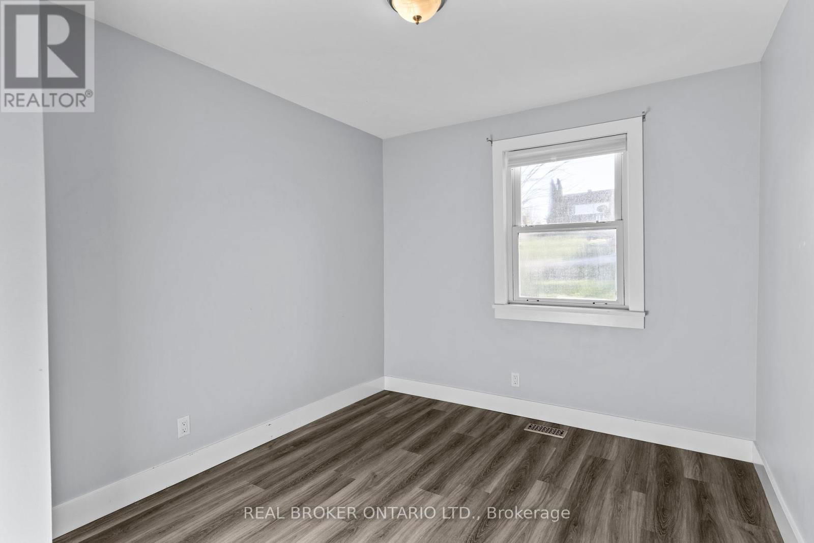 42 CHARLES ROAD Image 11