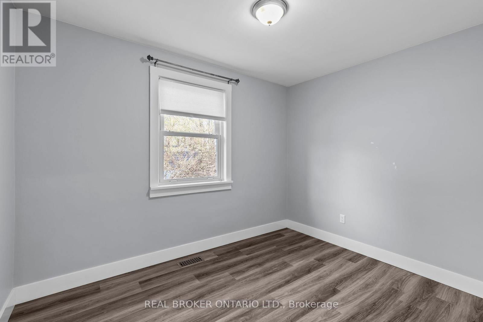 42 CHARLES ROAD Image 13