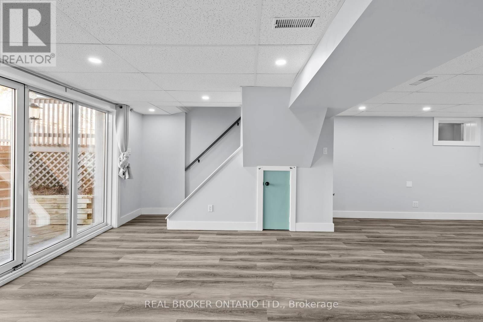 42 CHARLES ROAD Image 14