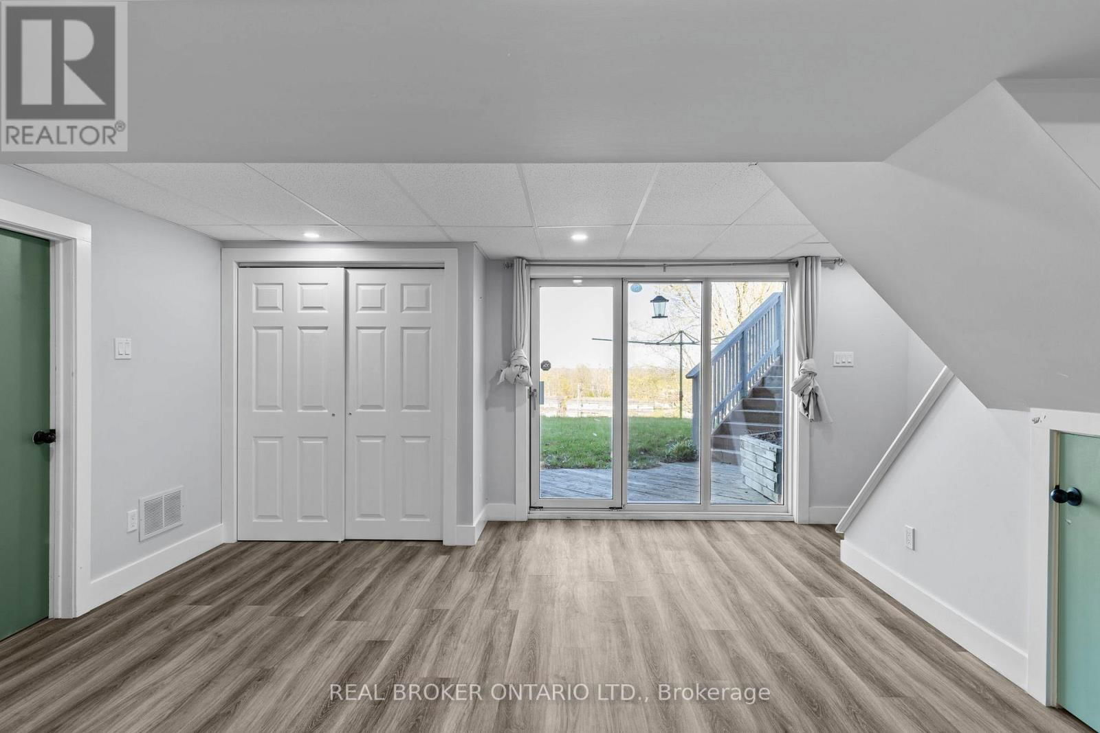 42 CHARLES ROAD Image 16