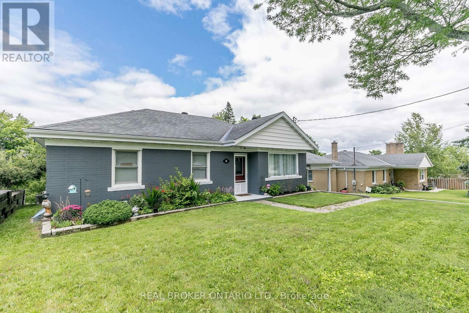 42 CHARLES ROAD Image 19