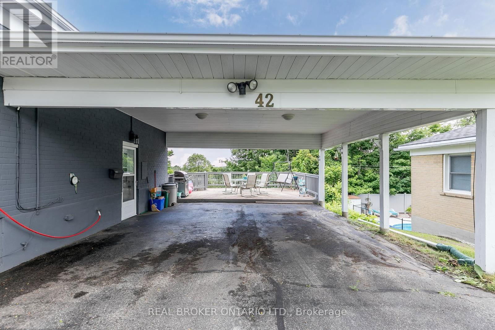42 CHARLES ROAD Image 20