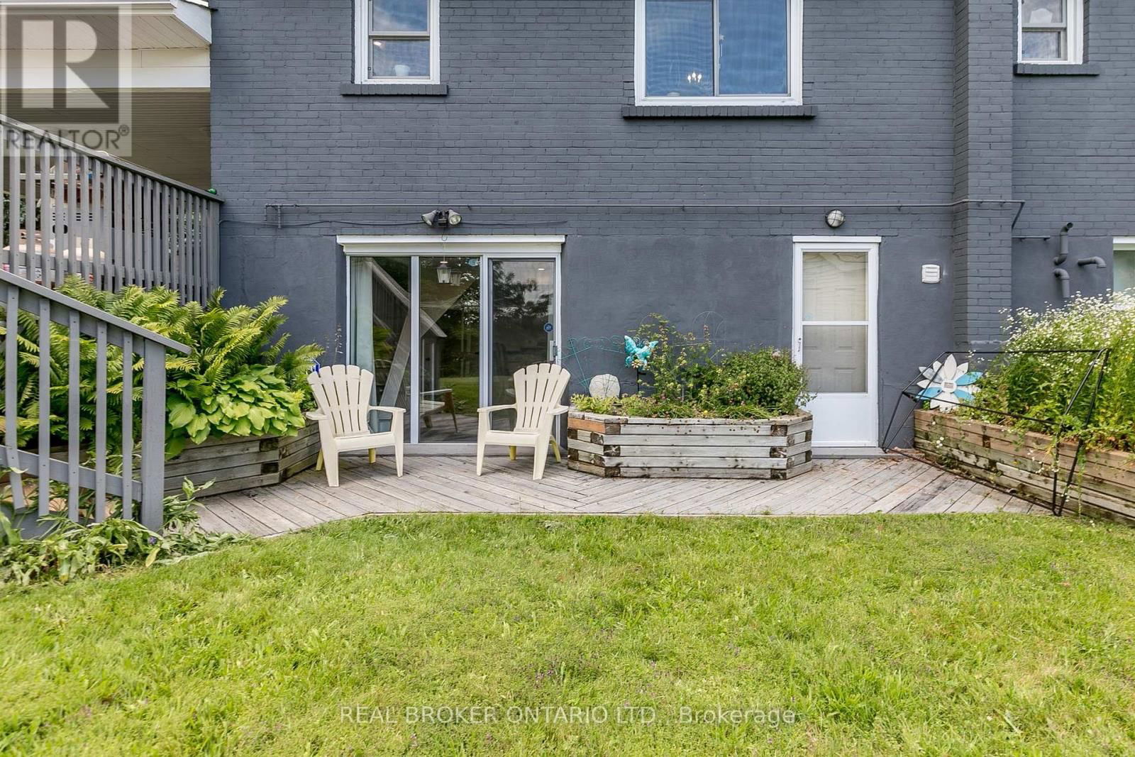 42 CHARLES ROAD Image 25