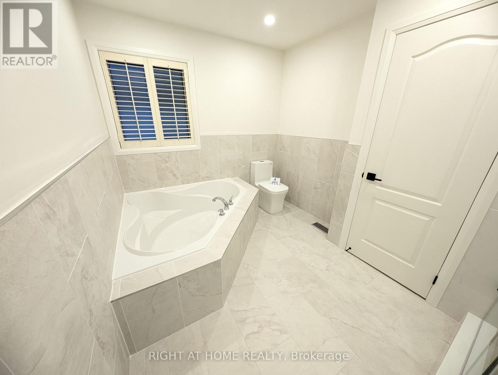16 IMPERIAL CROWN LANE Image 14