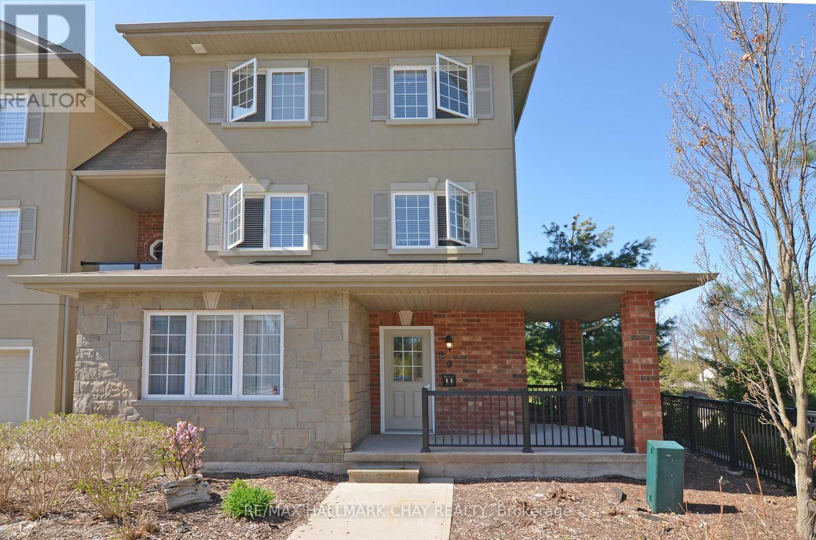 8 - 49 FERNDALE DRIVE SOUTH Image 1