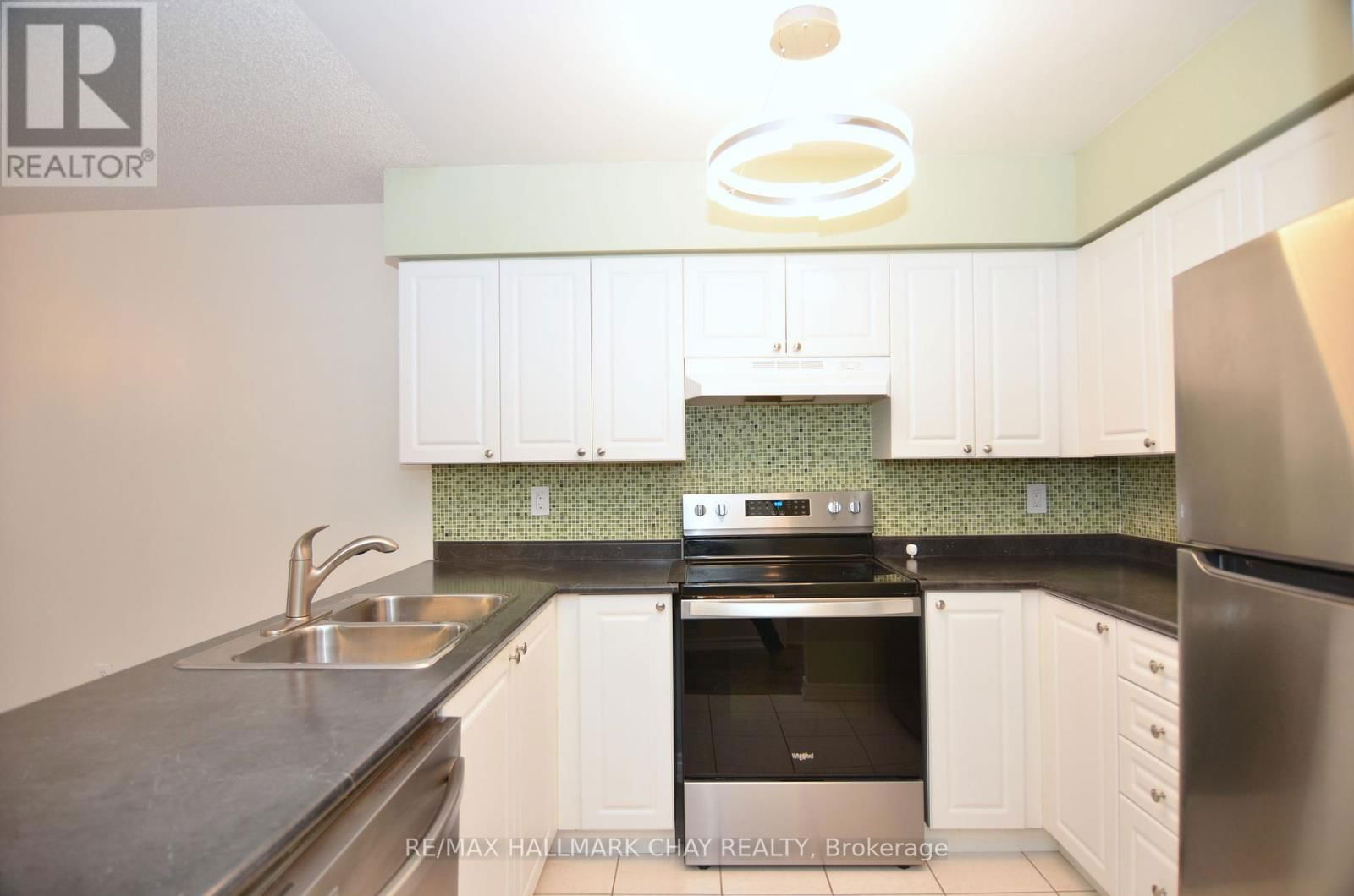 8 - 49 FERNDALE DRIVE SOUTH Image 10