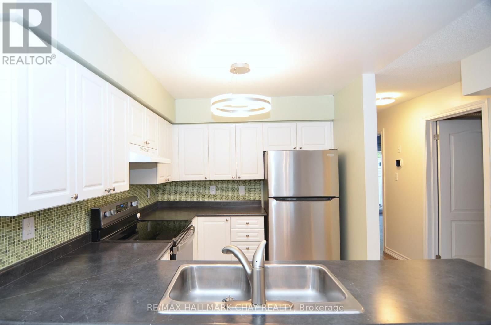 8 - 49 FERNDALE DRIVE SOUTH Image 11