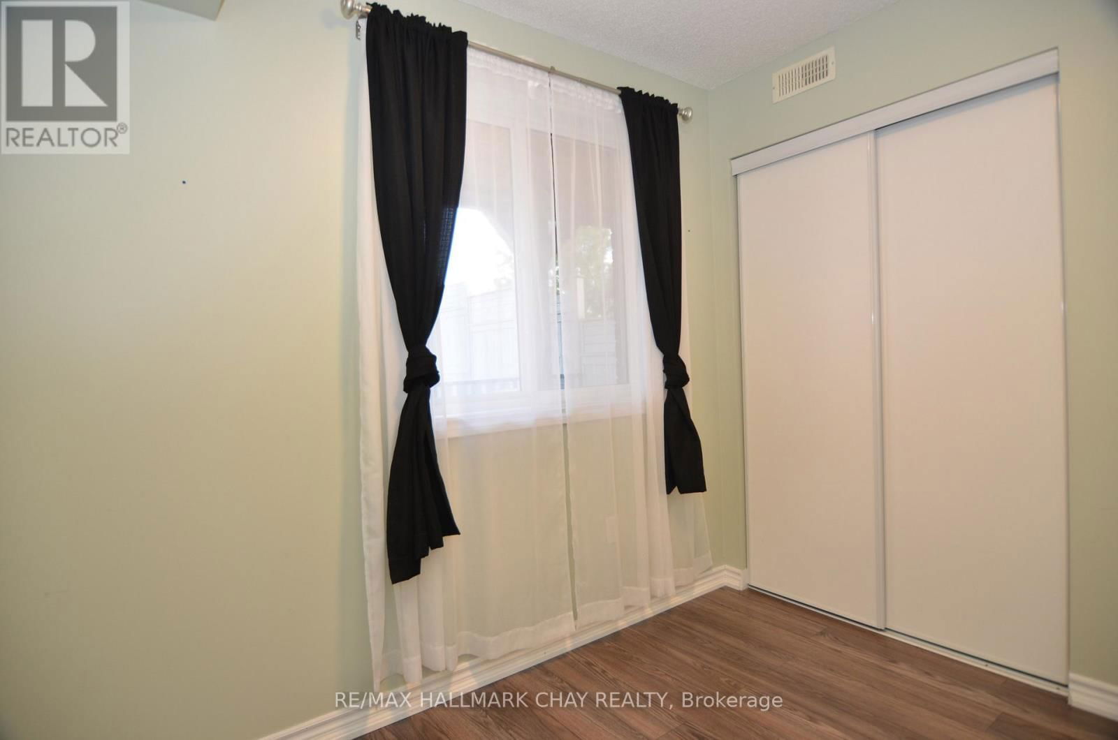 8 - 49 FERNDALE DRIVE SOUTH Image 18
