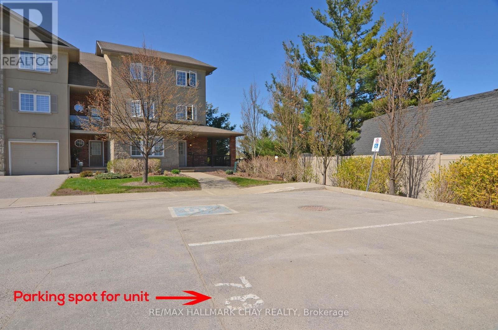 8 - 49 FERNDALE DRIVE SOUTH Image 2