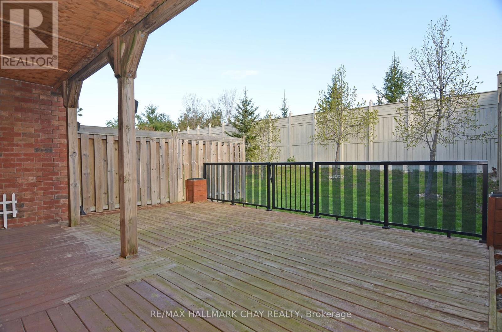 8 - 49 FERNDALE DRIVE SOUTH Image 24