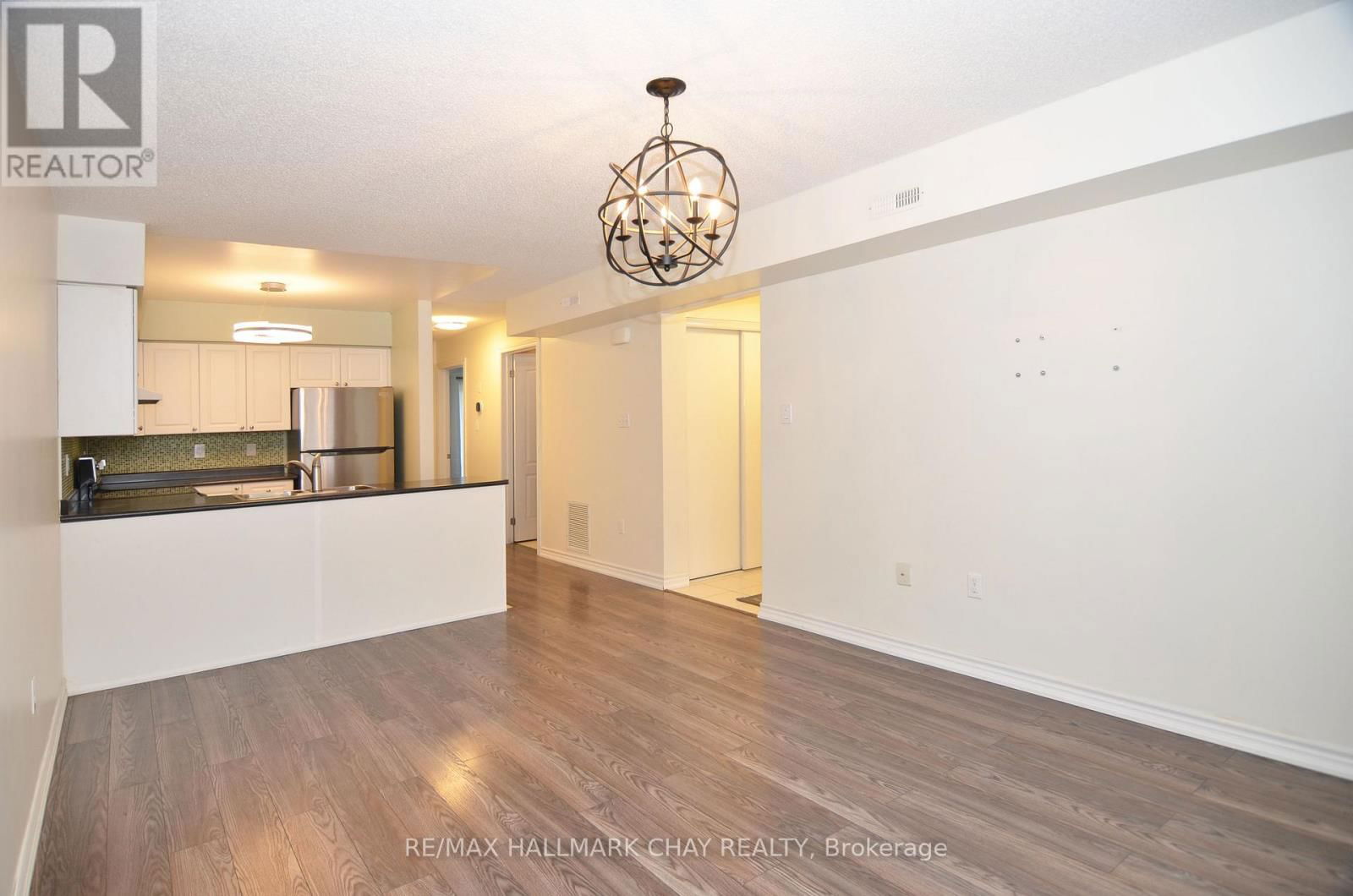 8 - 49 FERNDALE DRIVE SOUTH Image 4