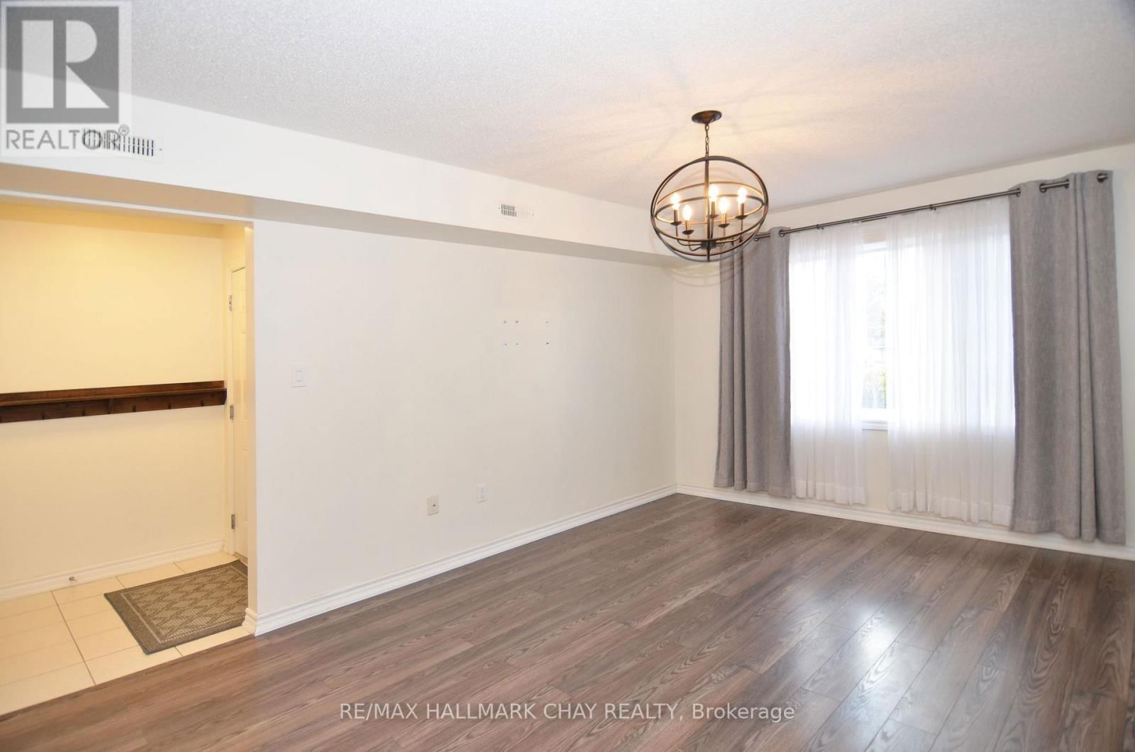 8 - 49 FERNDALE DRIVE SOUTH Image 7