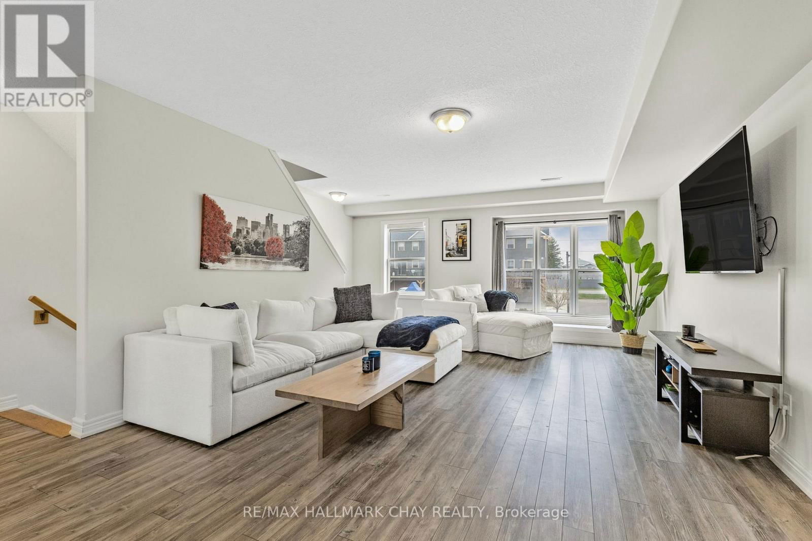 6 - 1 LEGGOTT AVENUE Image 4