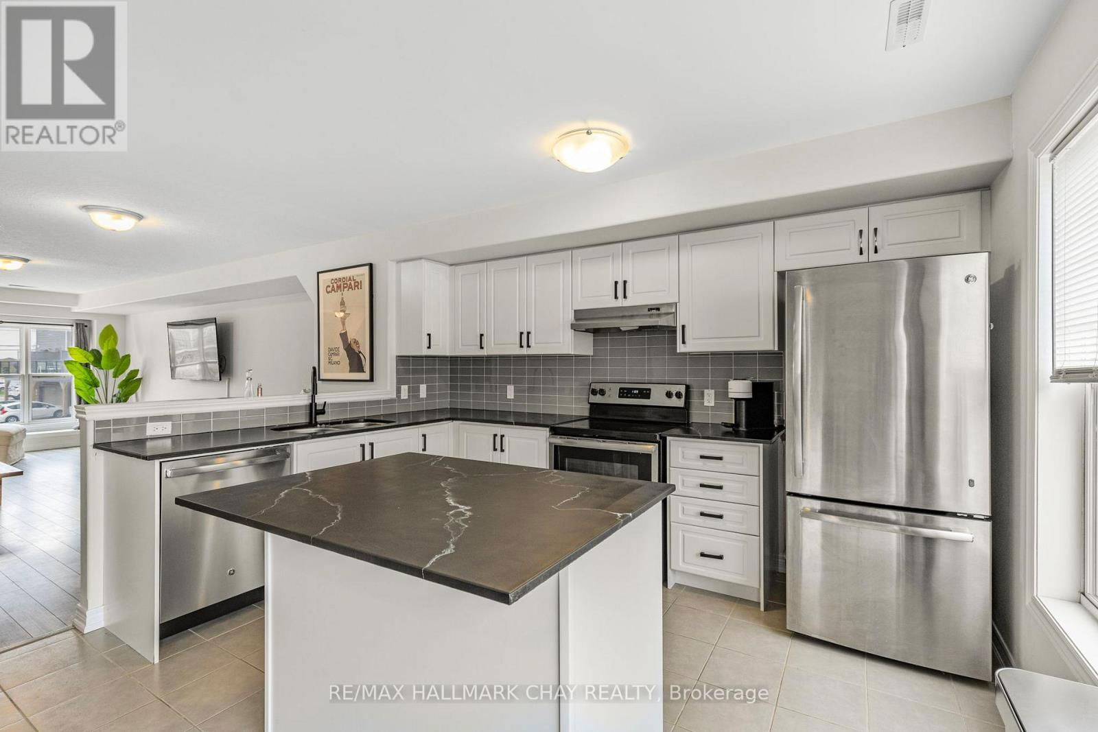 6 - 1 LEGGOTT AVENUE Image 9