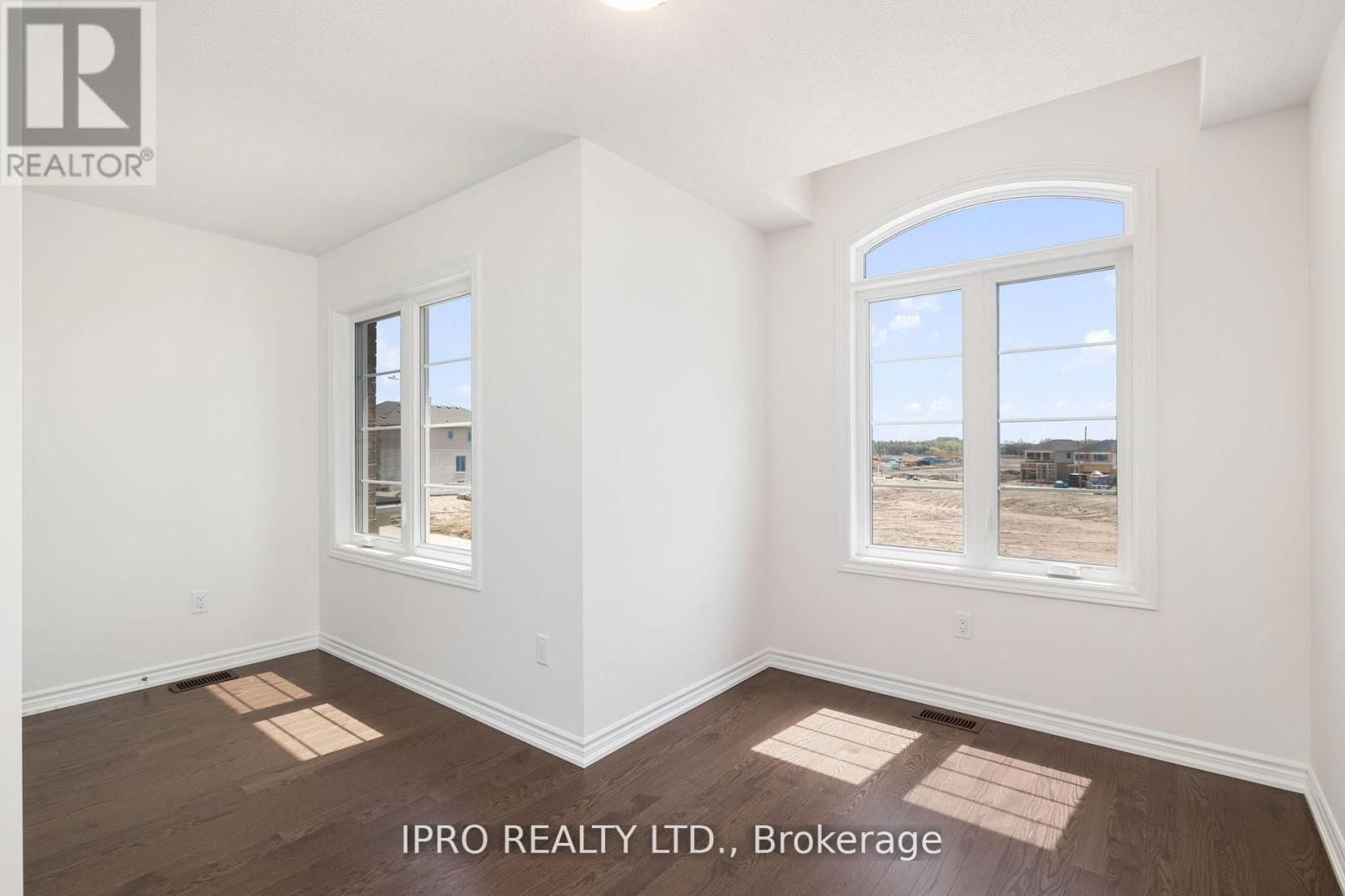 11 PHOENIX BOULEVARD Image 29