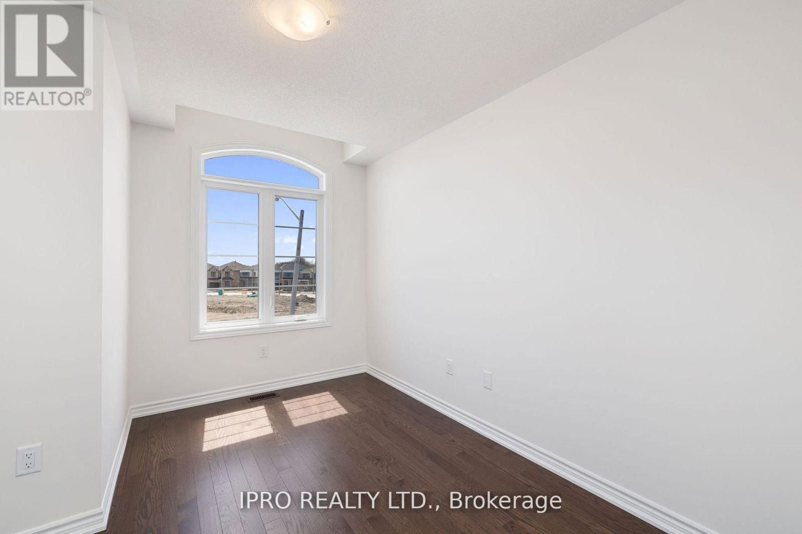 11 PHOENIX BOULEVARD Image 30