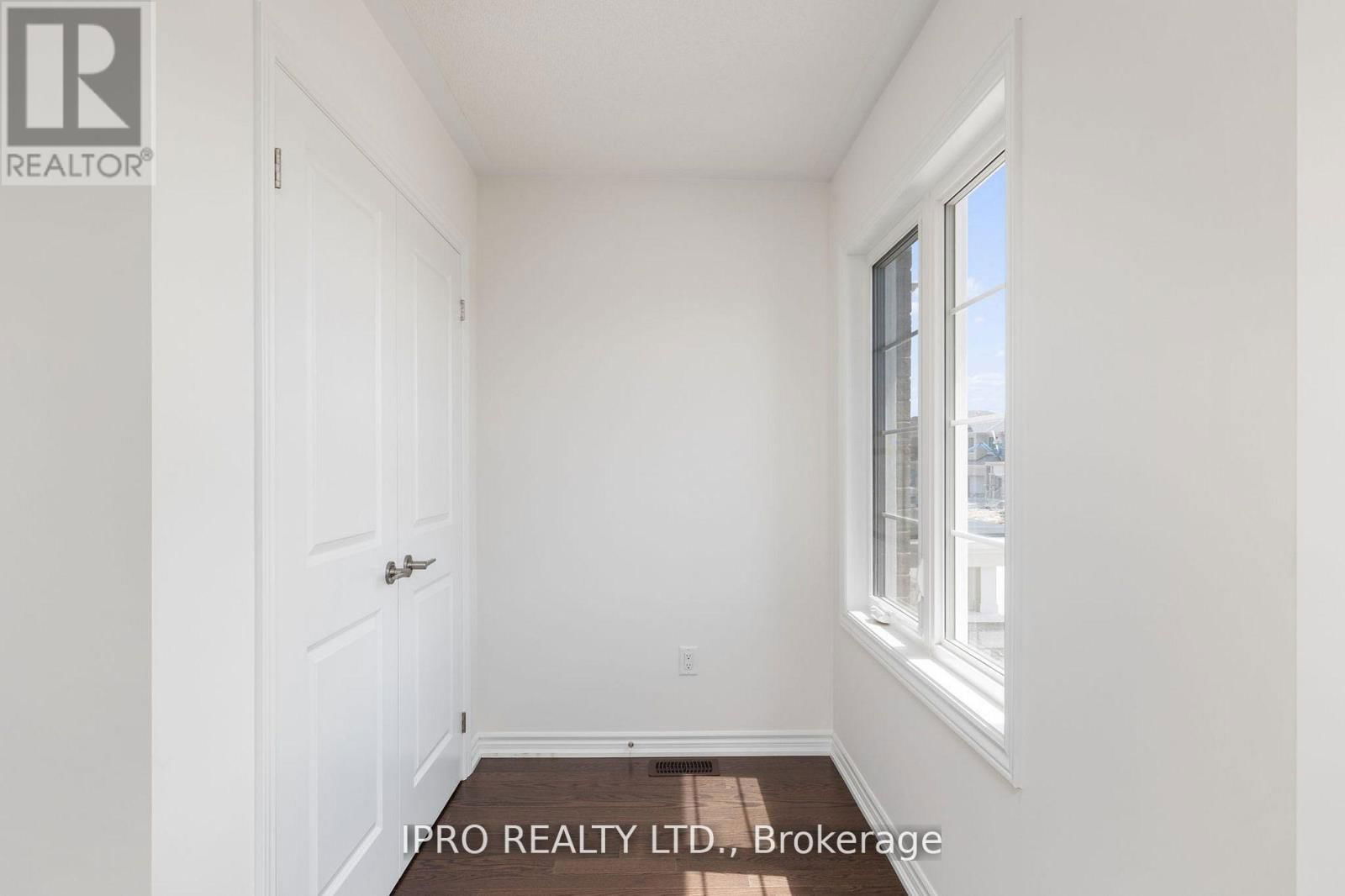 11 PHOENIX BOULEVARD Image 31