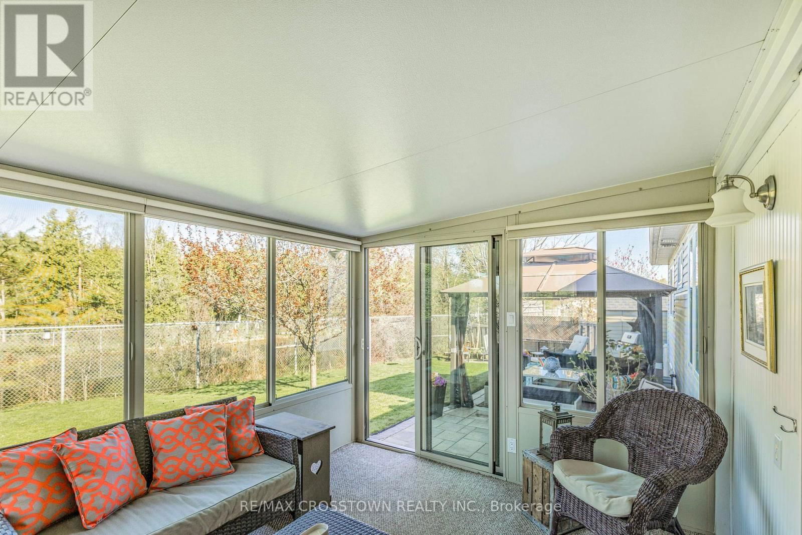 40 COUNTRY LANE Image 32