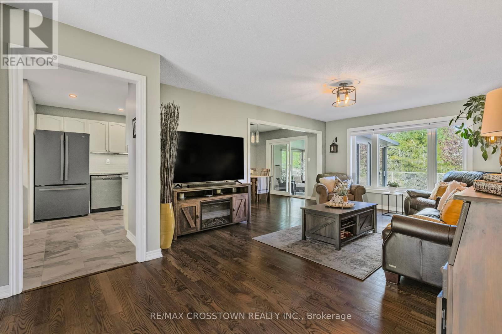 40 COUNTRY LANE Image 7