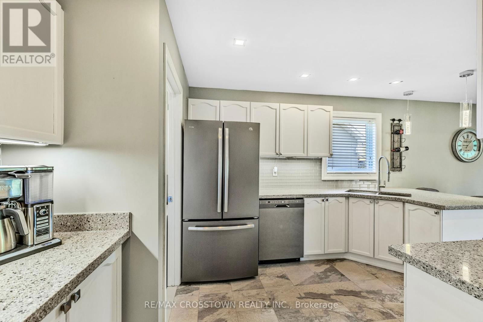 40 COUNTRY LANE Image 8