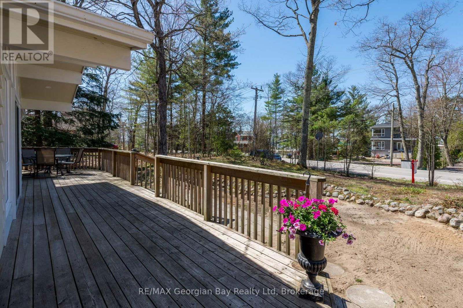 1169 TINY BEACHES ROAD NORTH Image 21