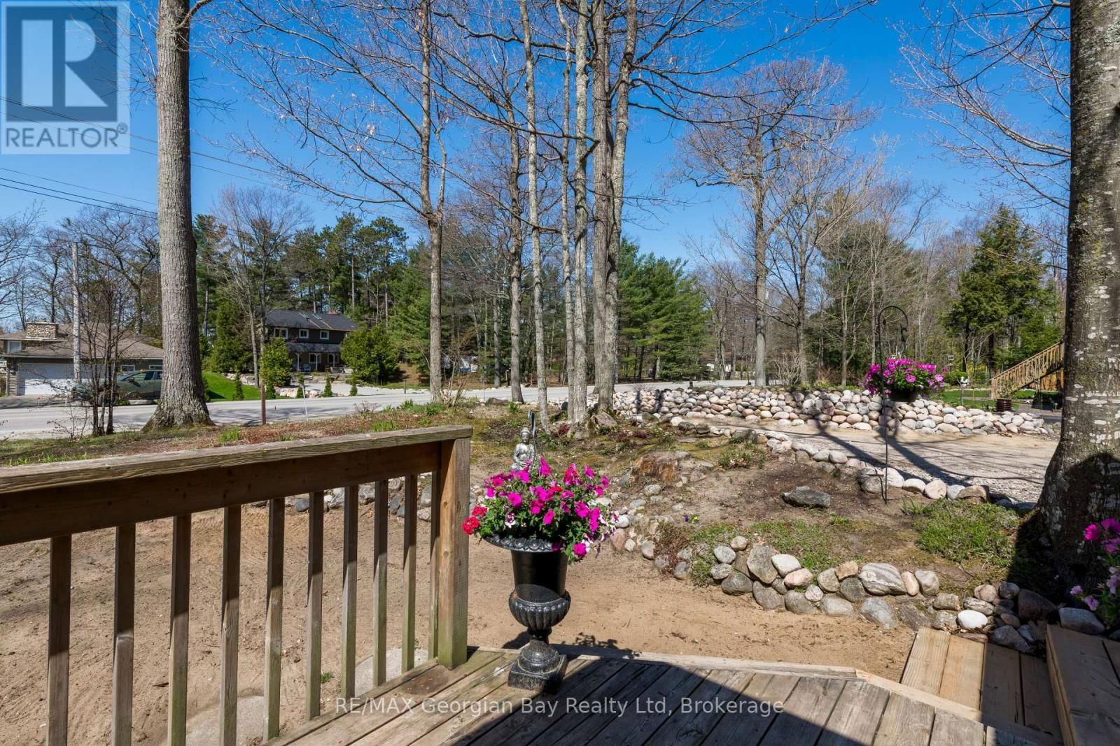 1169 TINY BEACHES ROAD NORTH Image 22
