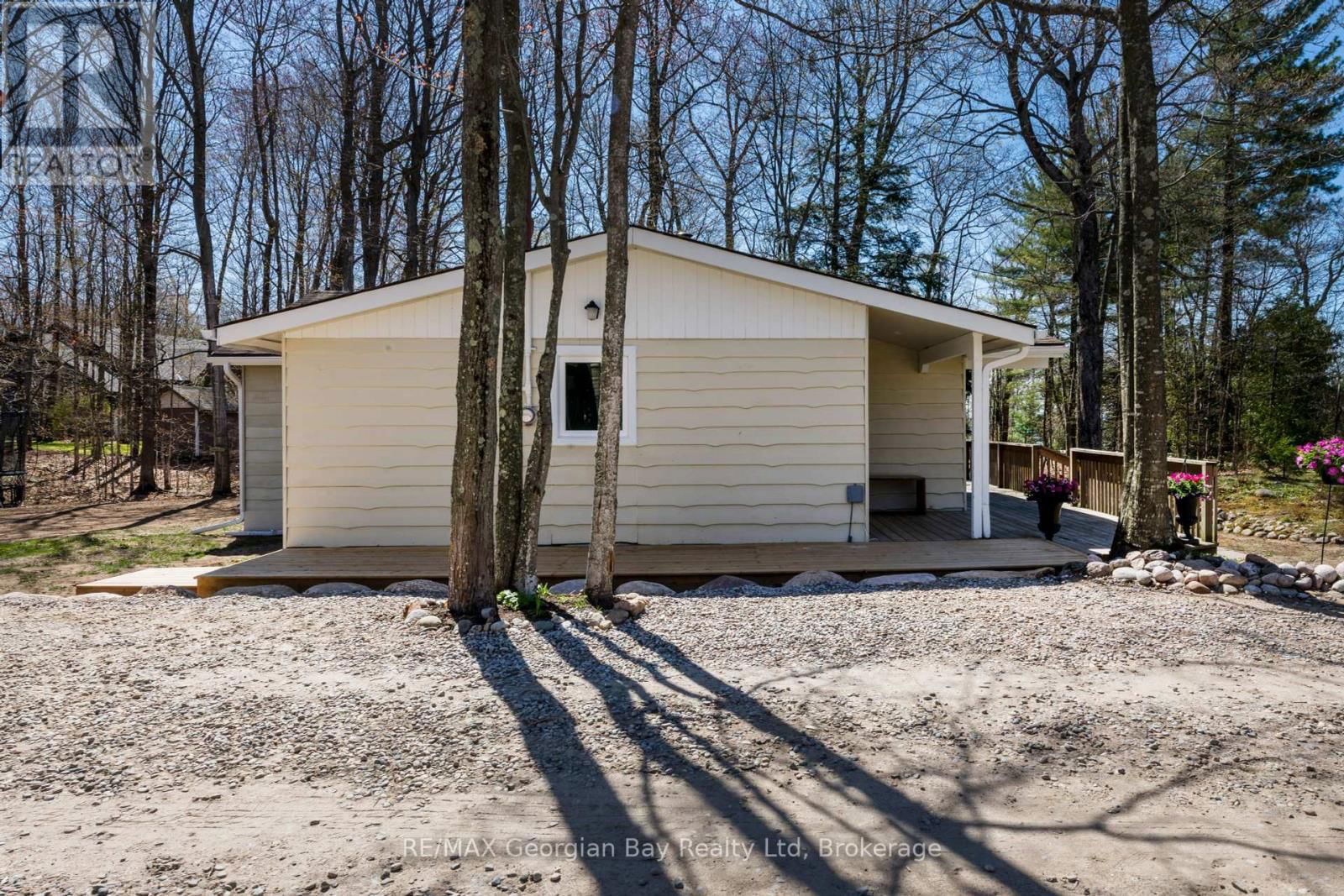 1169 TINY BEACHES ROAD NORTH Image 23