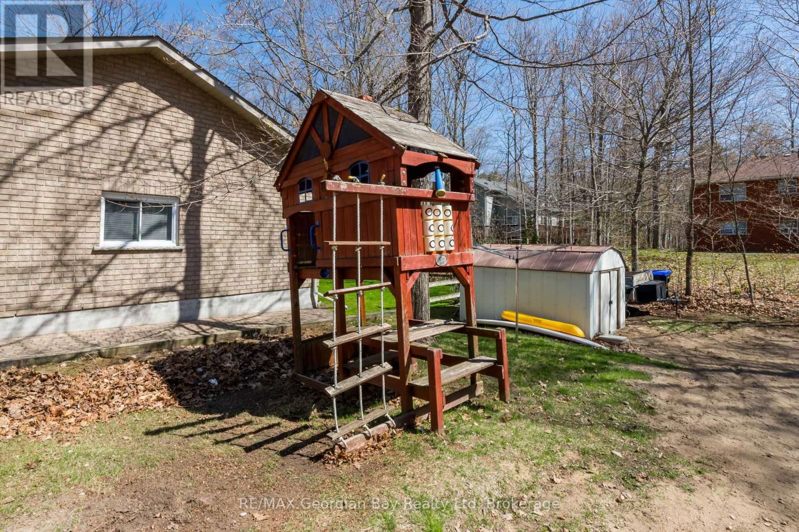 1169 TINY BEACHES ROAD NORTH Image 25