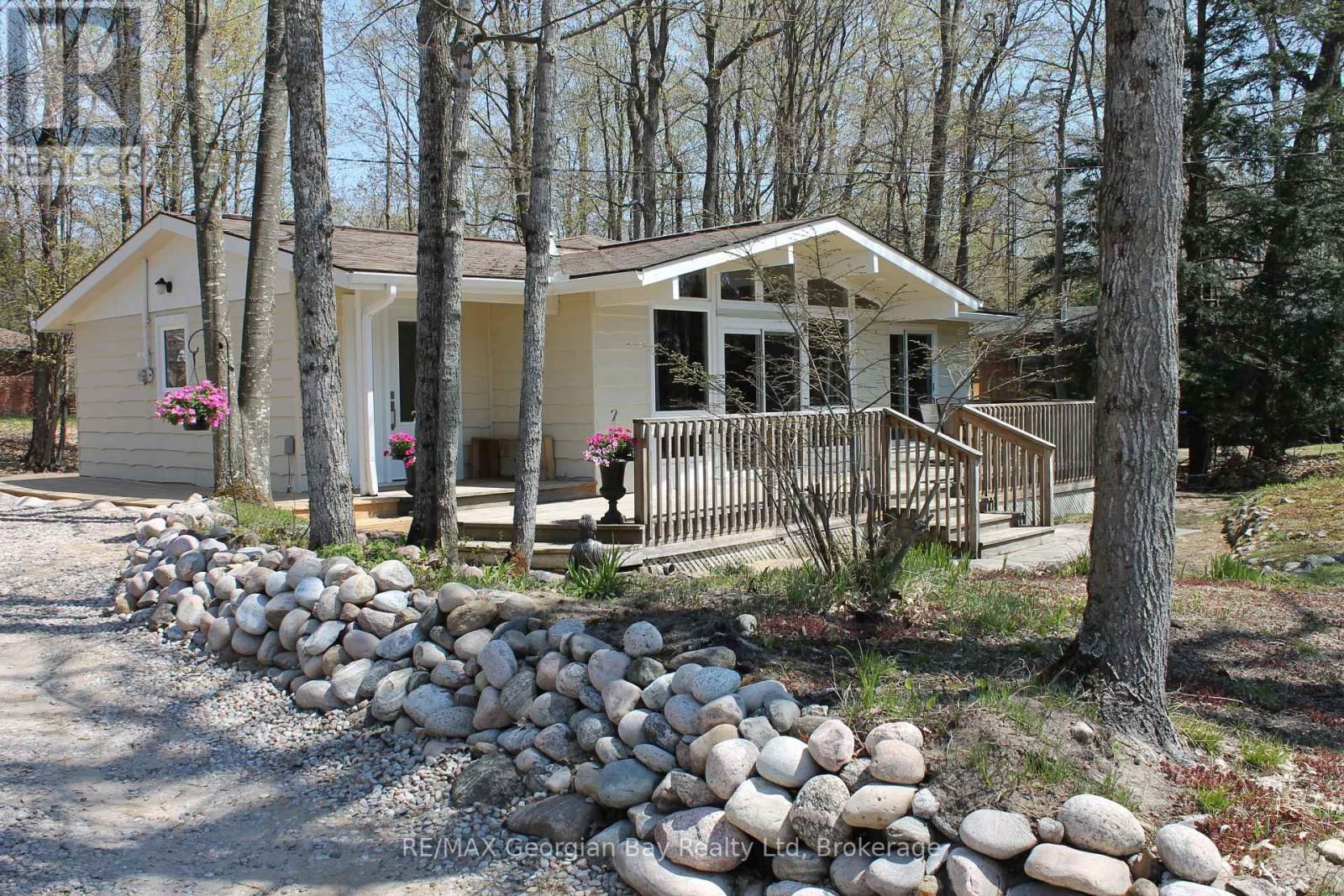1169 TINY BEACHES ROAD NORTH Image 36