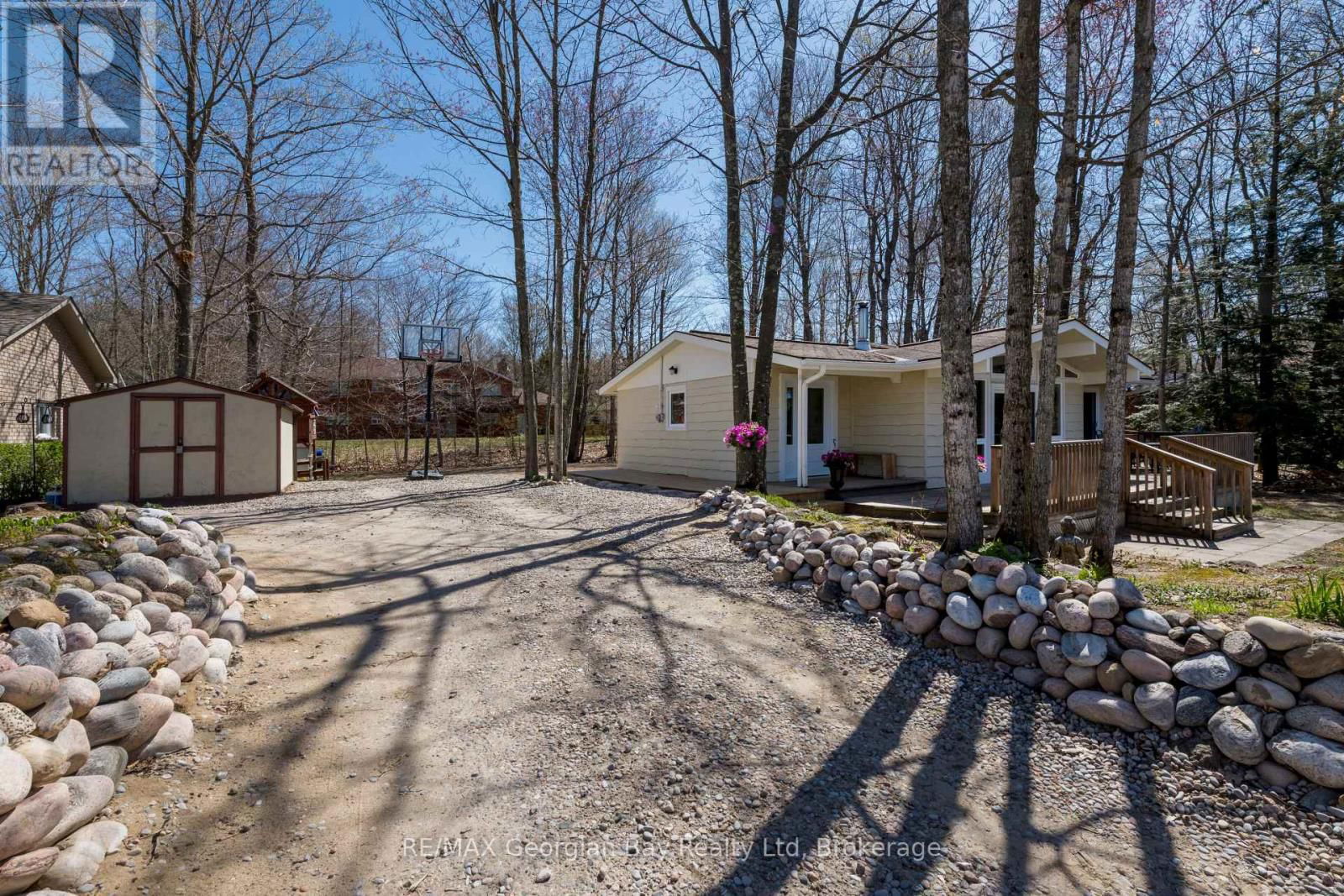 1169 TINY BEACHES ROAD NORTH Image 38