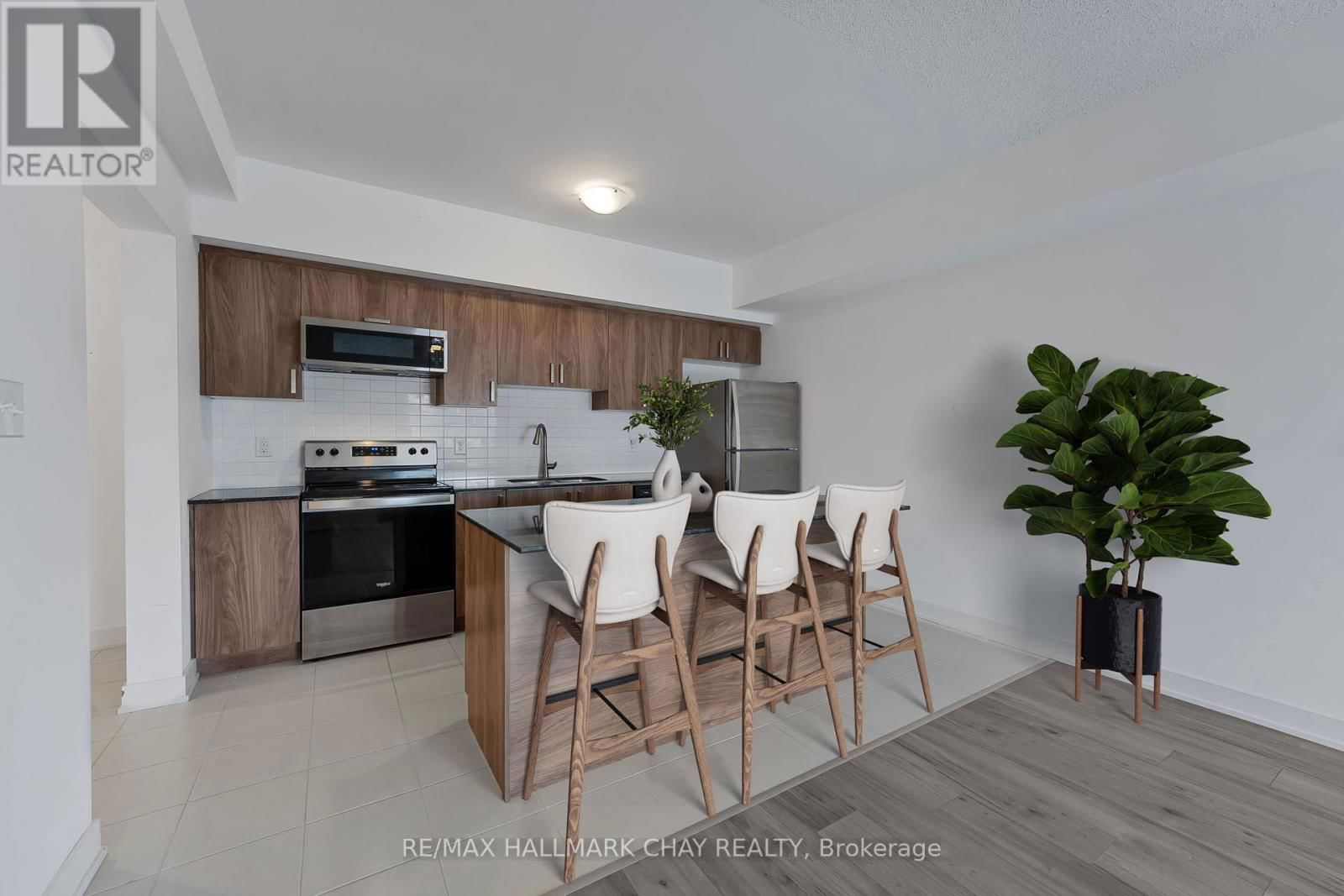 208 - 6 SPICE WAY Image 3