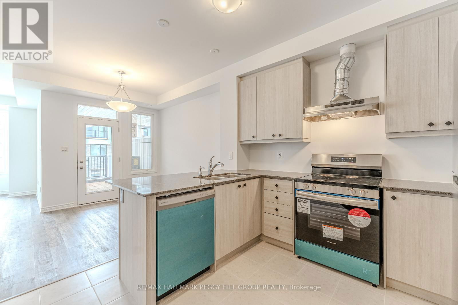 37 PEAREN LANE Image 3