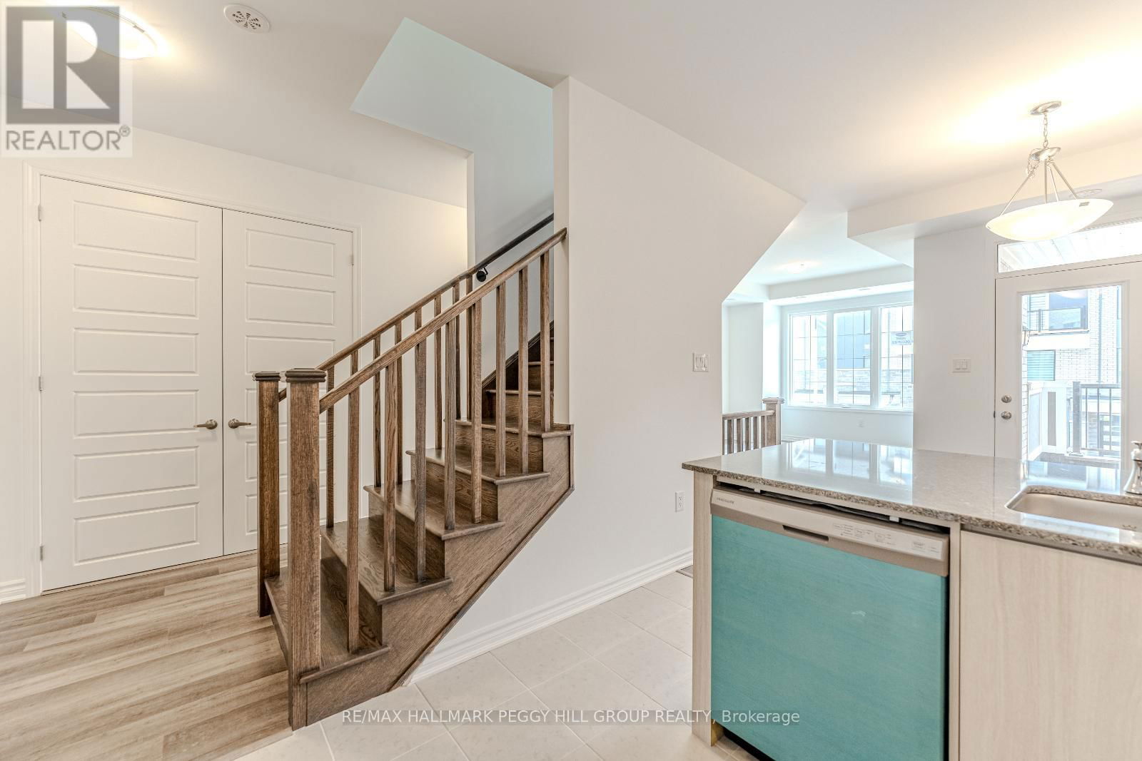 37 PEAREN LANE Image 5