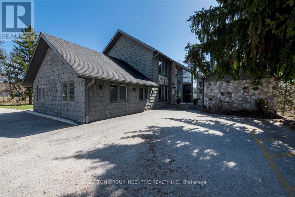 381-387 MAPLEVIEW DRIVE WEST Image 1