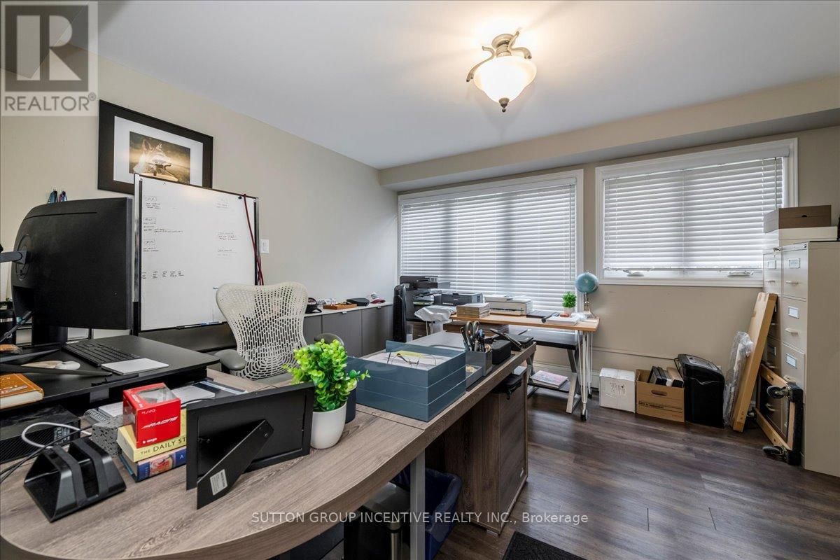 381-387 MAPLEVIEW DRIVE WEST Image 12