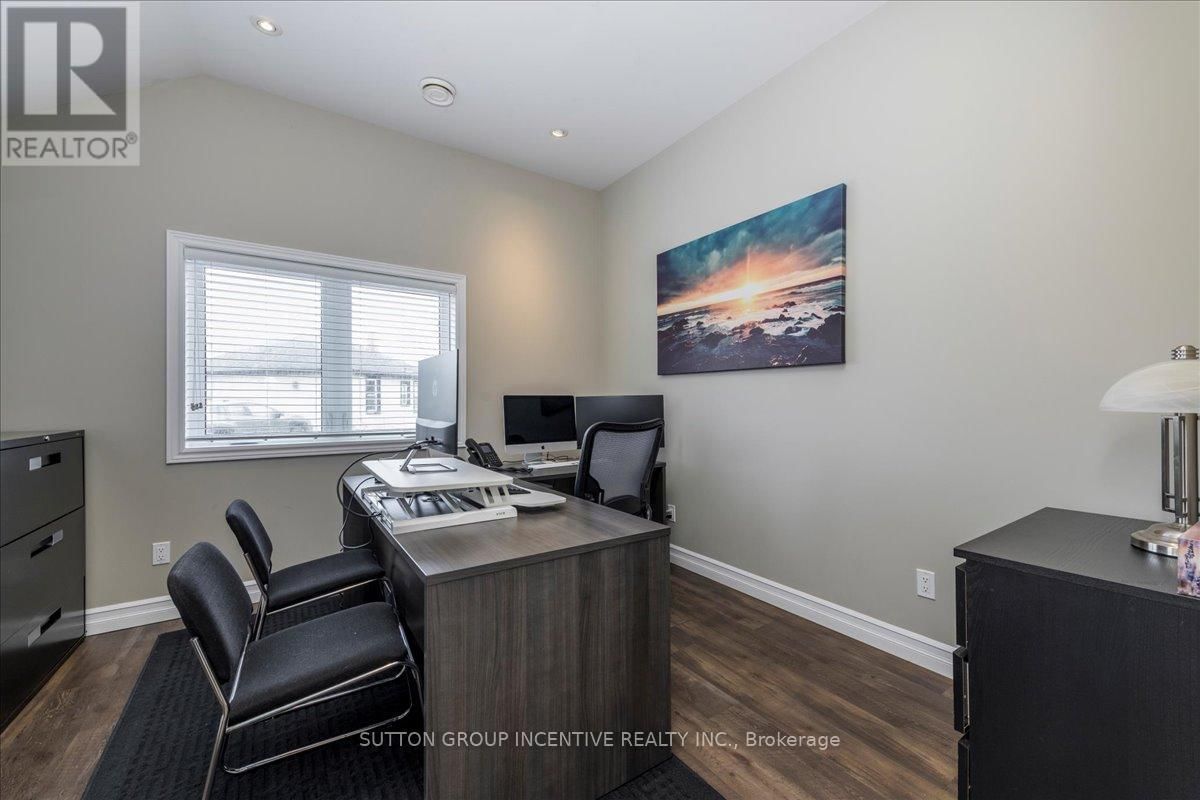 381-387 MAPLEVIEW DRIVE WEST Image 14
