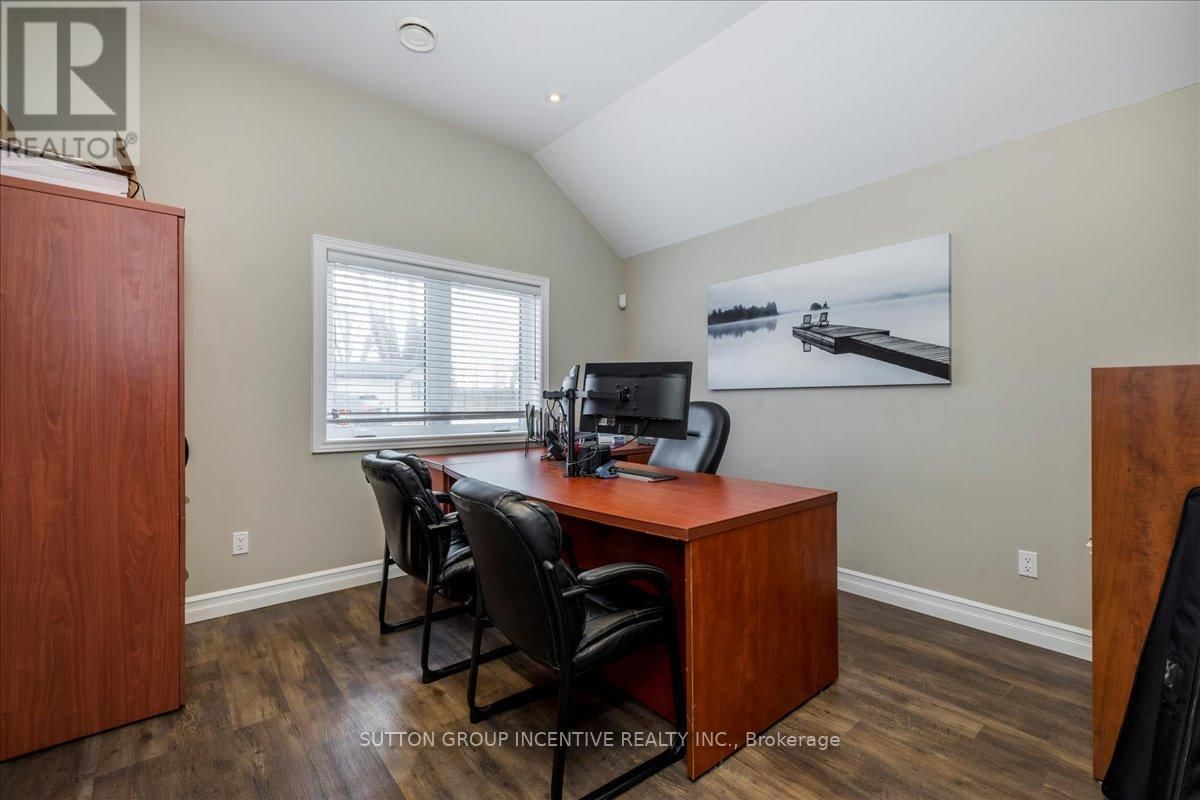 381-387 MAPLEVIEW DRIVE WEST Image 15