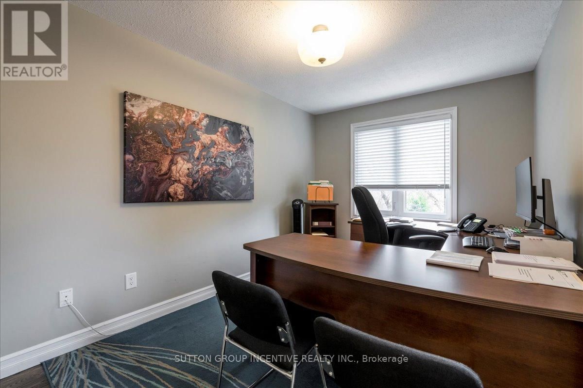 381-387 MAPLEVIEW DRIVE WEST Image 17