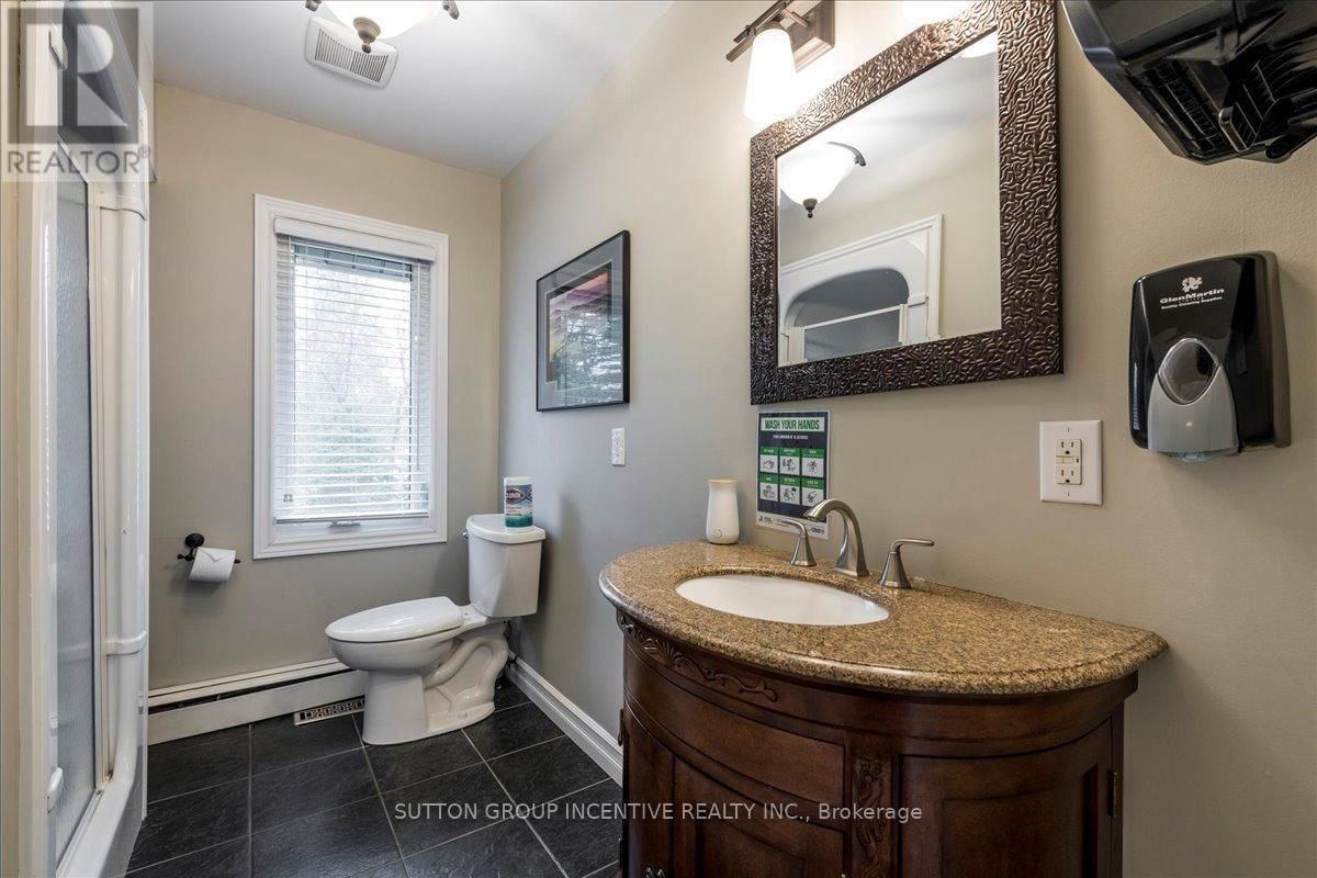 381-387 MAPLEVIEW DRIVE WEST Image 18