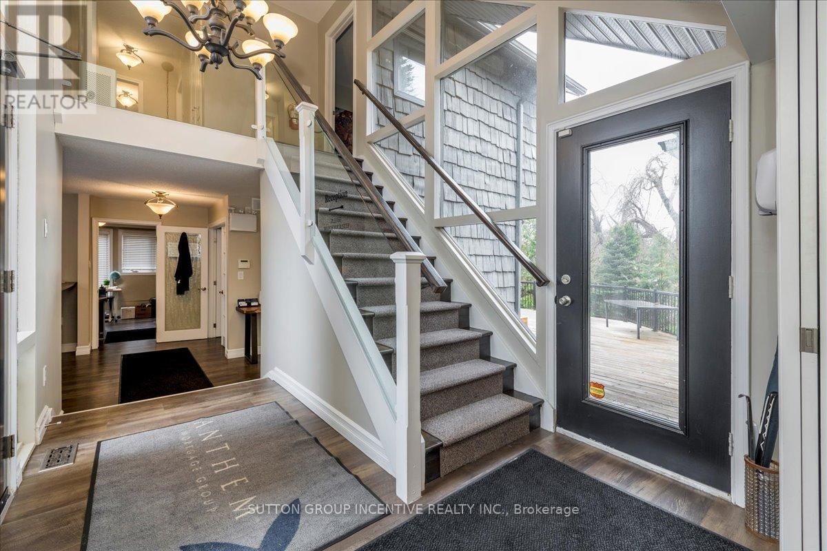 381-387 MAPLEVIEW DRIVE WEST Image 3