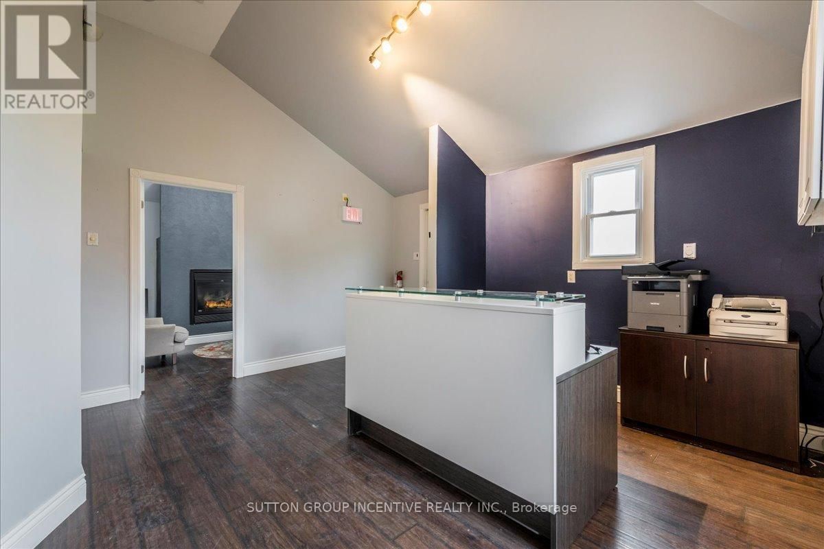 381-387 MAPLEVIEW DRIVE WEST Image 38