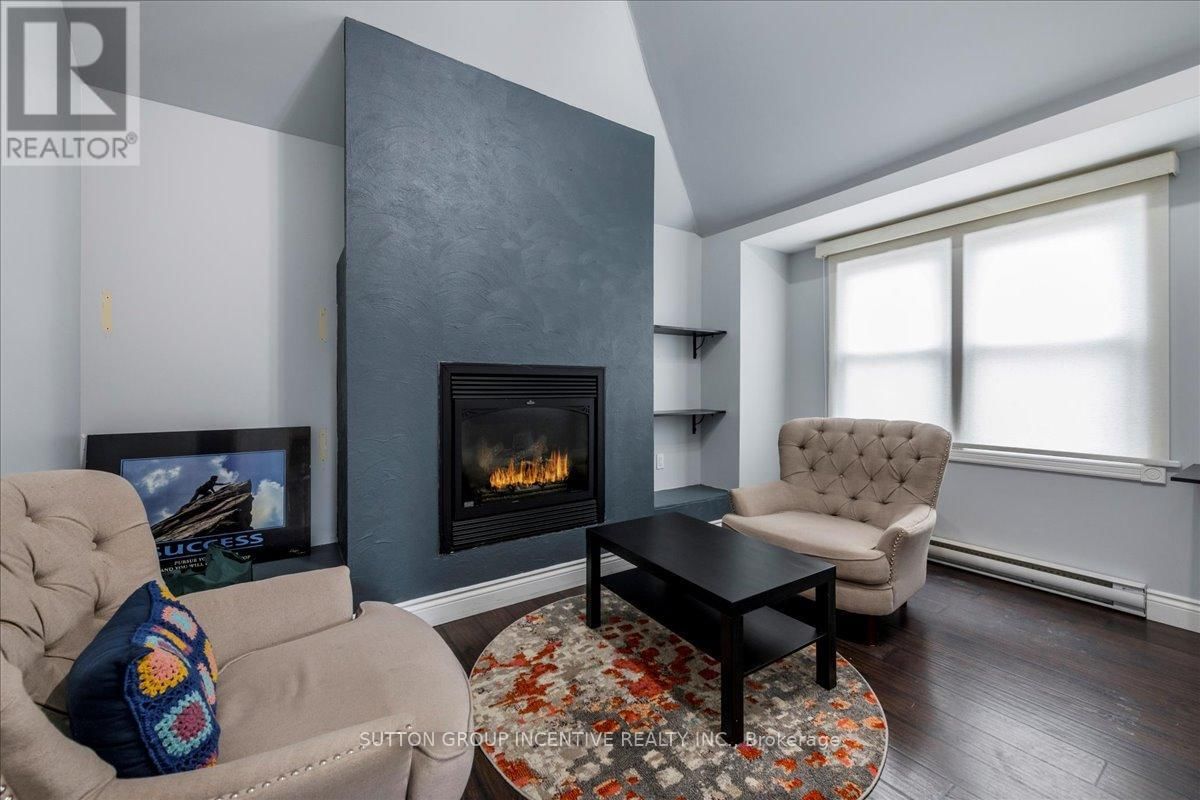381-387 MAPLEVIEW DRIVE WEST Image 39