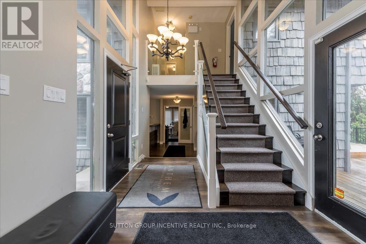 381-387 MAPLEVIEW DRIVE WEST Image 4